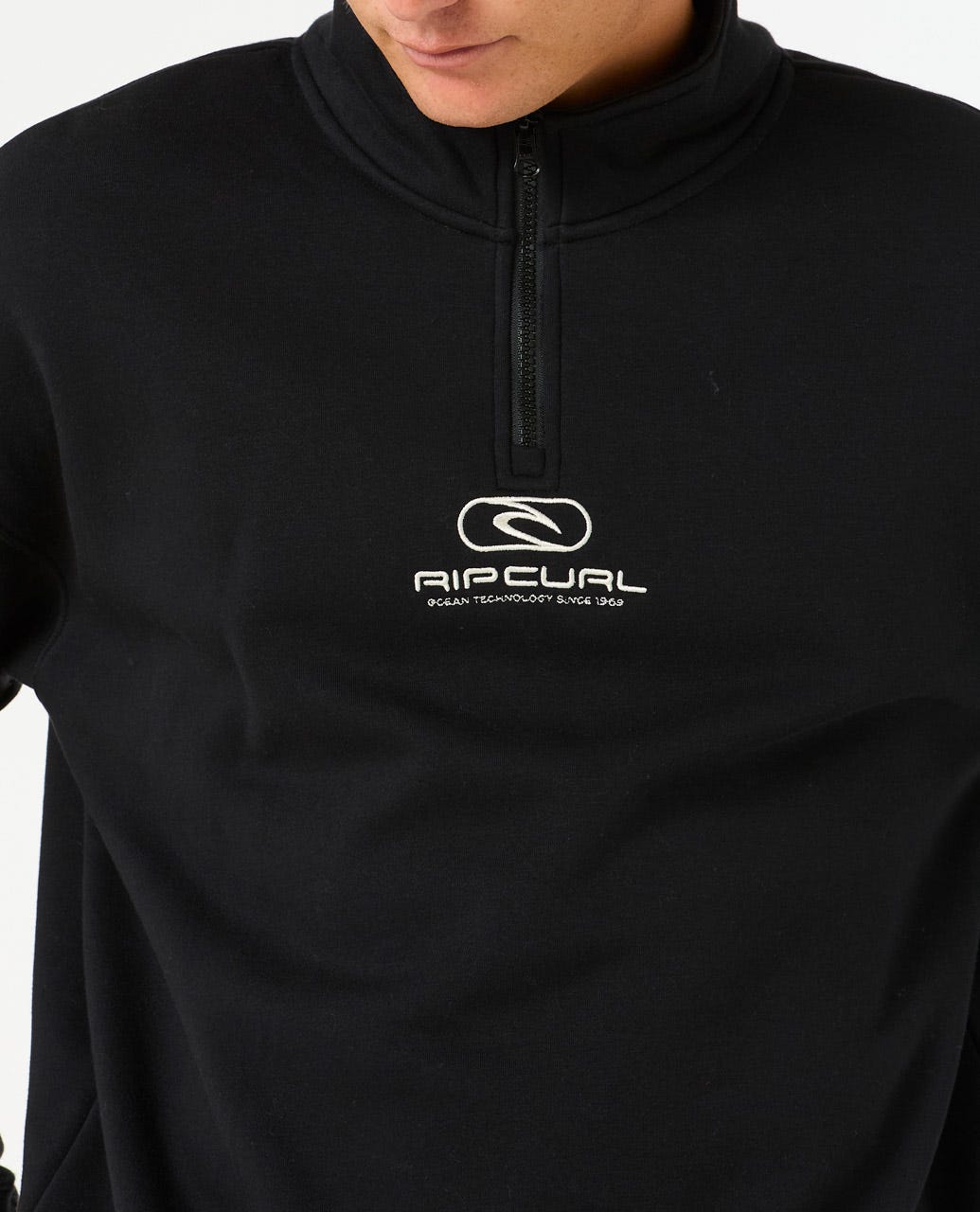 Pill Icon 1/4 Zip Crew - Black