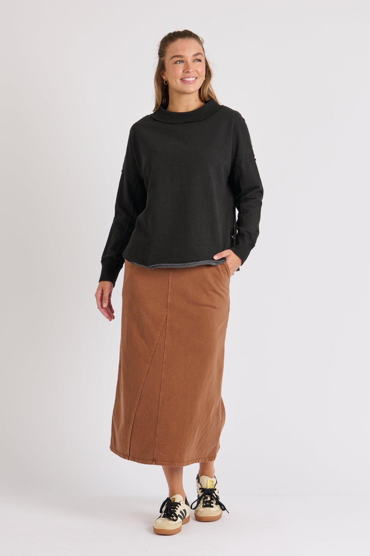 Step Hem Sweat - Black