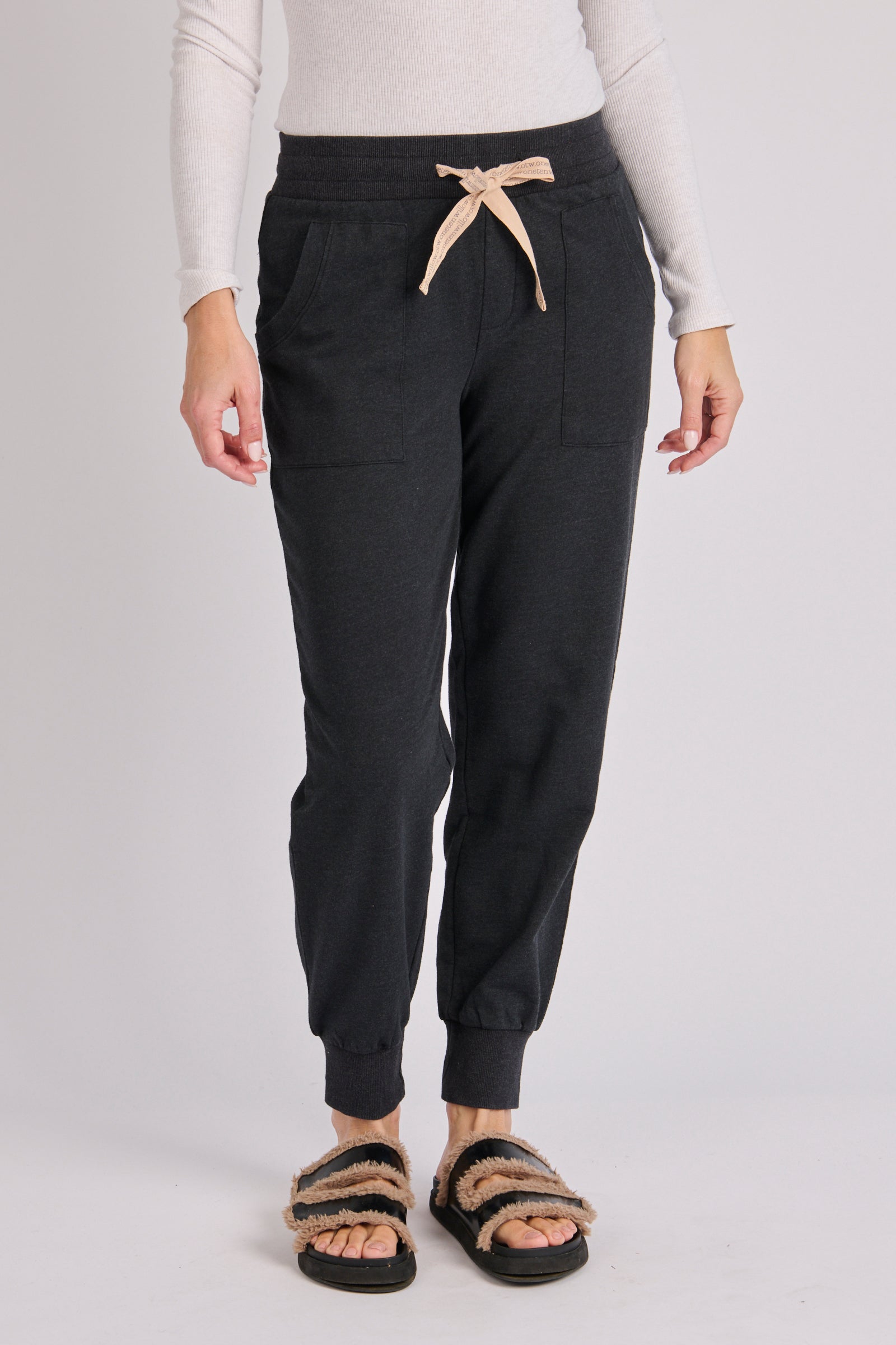 One Ten Willow Pocket Detail Pant - Black