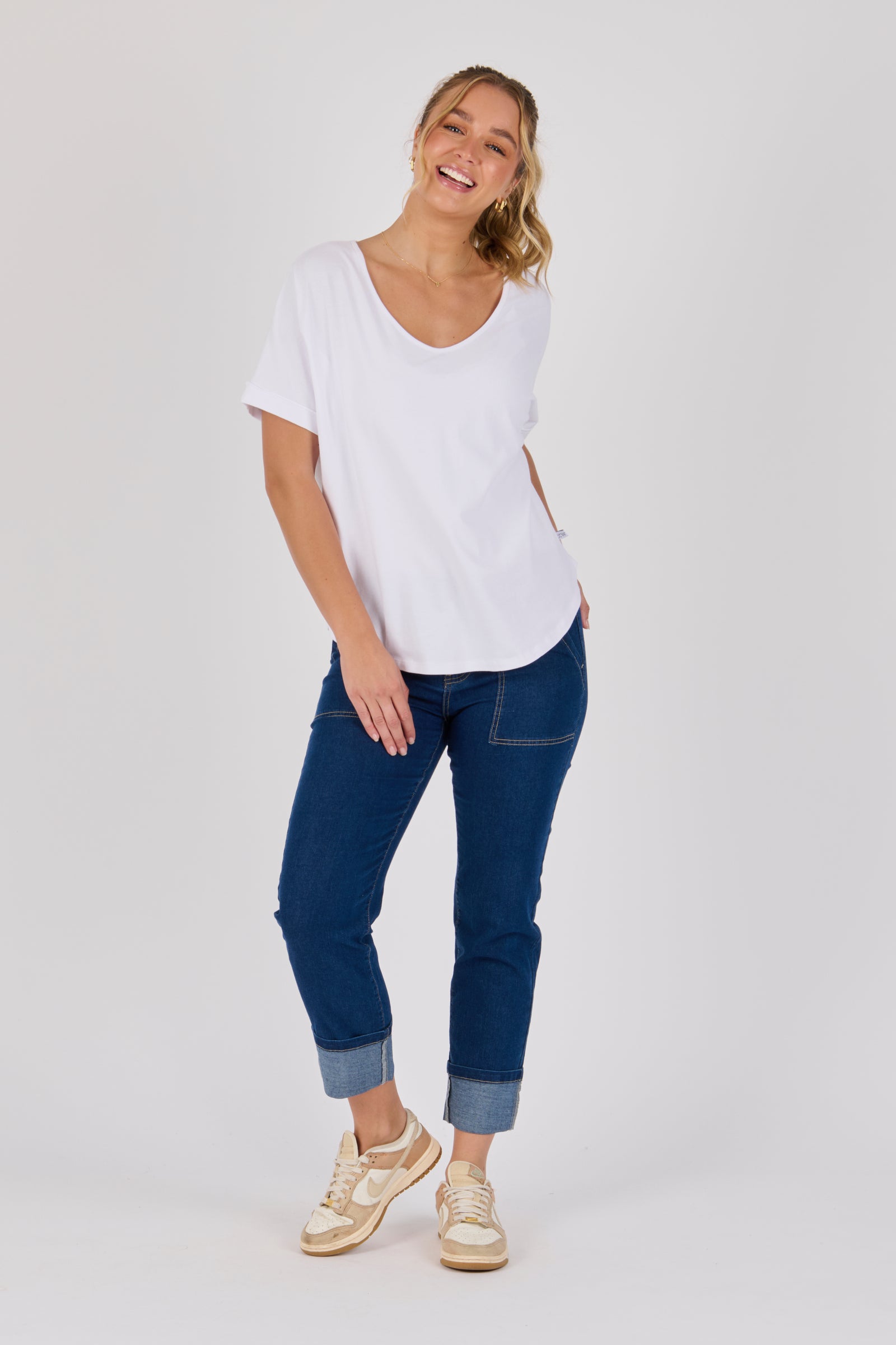 One Ten Willow V-Neck Curve Hem Tee - Optic White (view 5)