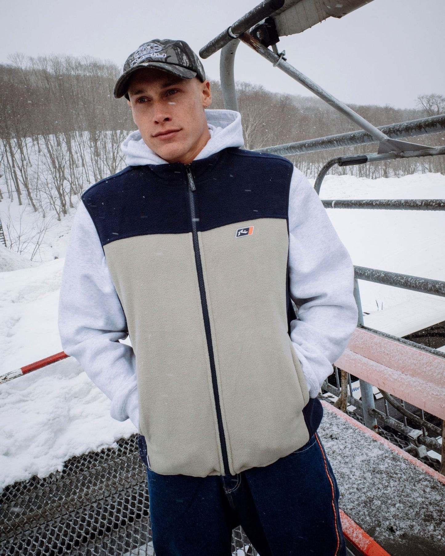 On The Run Tech Fleece Vest - Abbey Stone