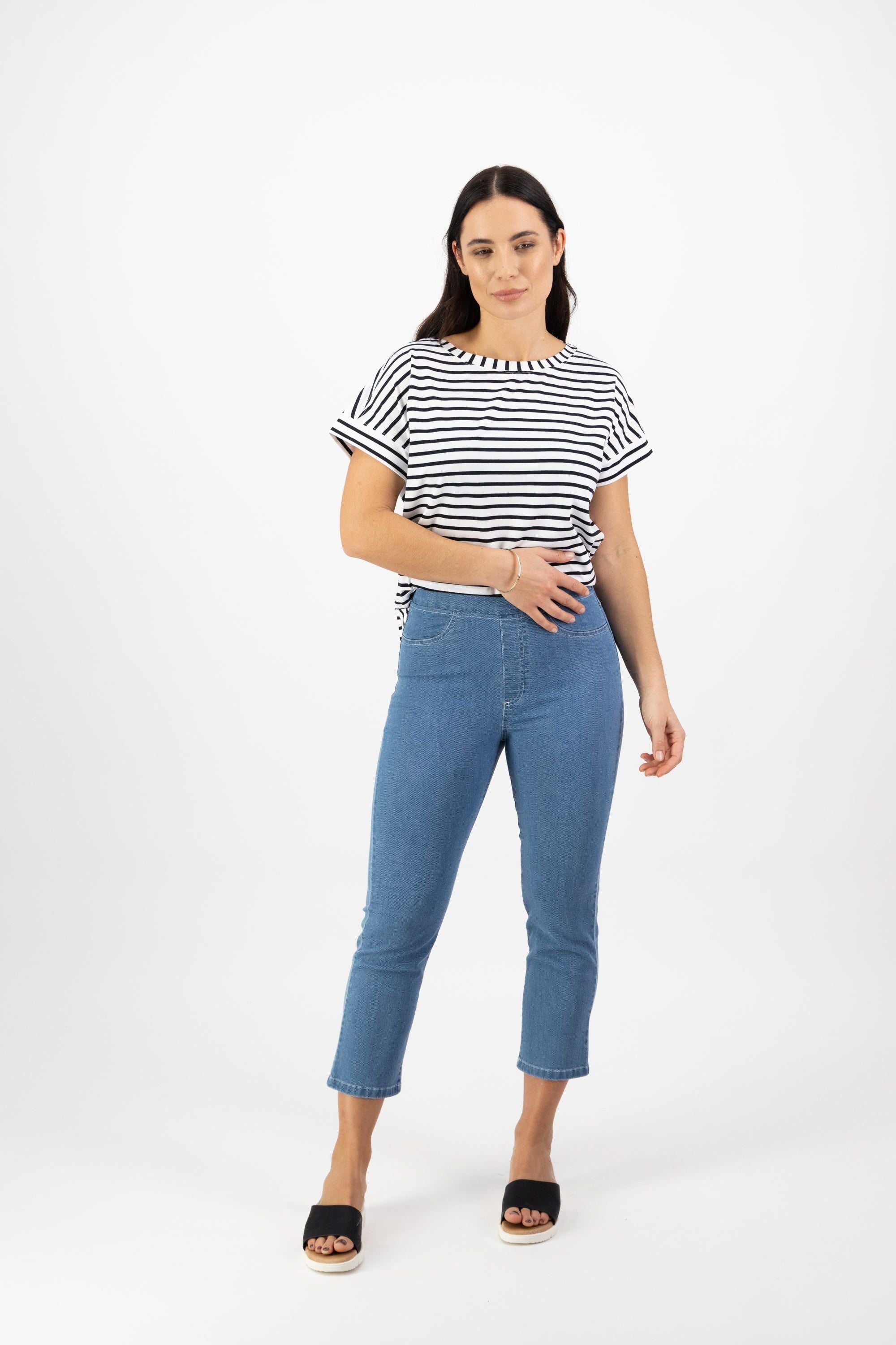 Vassalli Slim Leg 7/8 Length Lightweight Denim Pull on - Mid Wash (view 3)