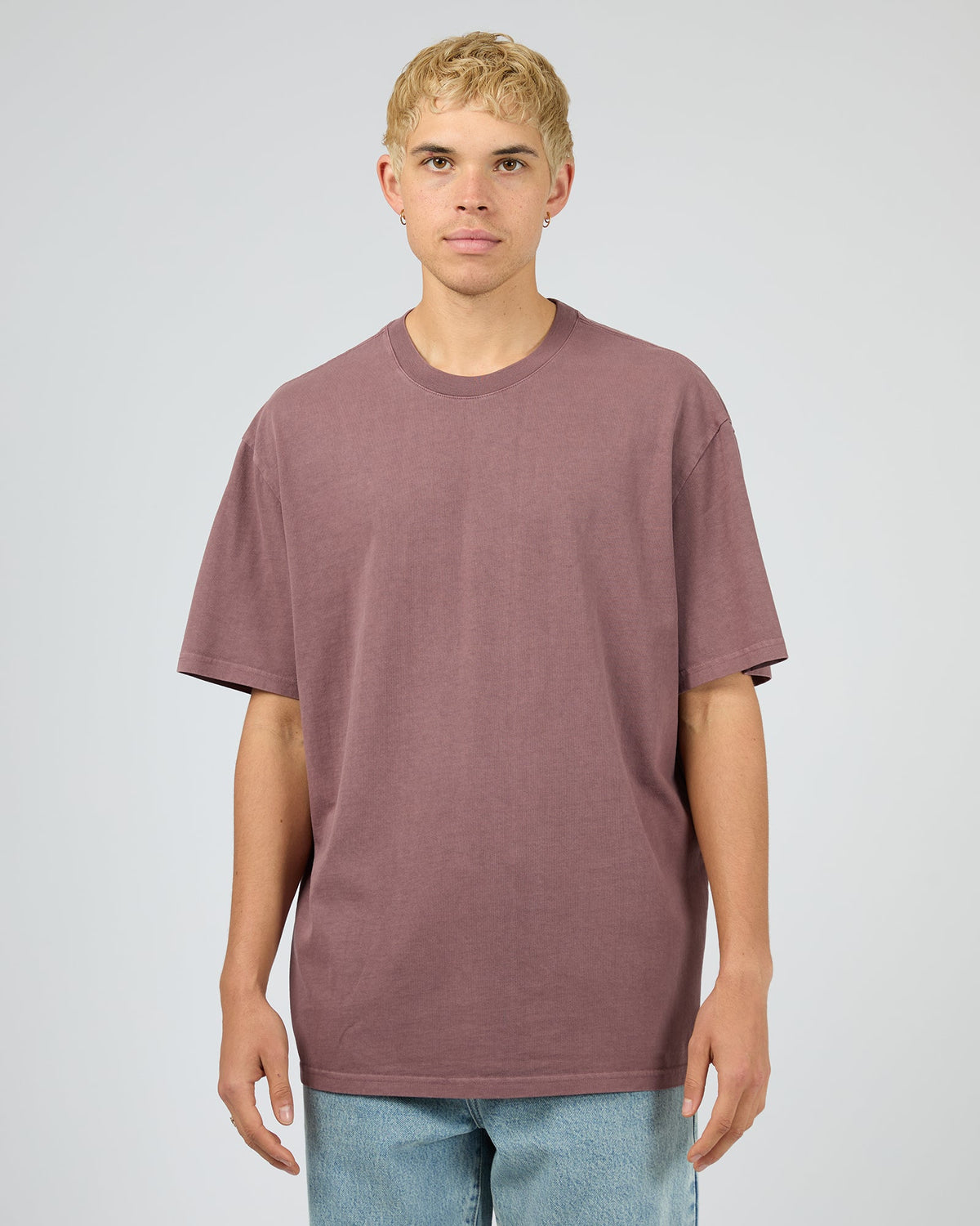 Silent Theory Essential Fit Tee in vino, front view