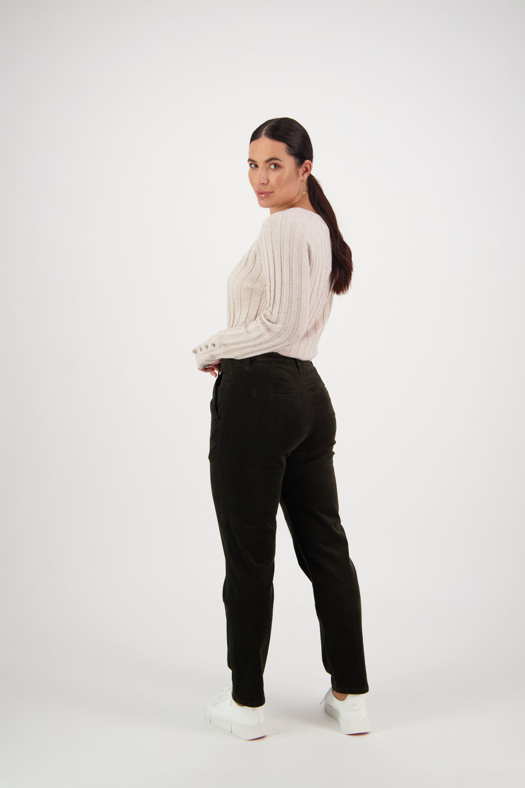 Vassalli Ankle Grazer Relaxed Boyfriend Cord Pant - Hunter (view 2)
