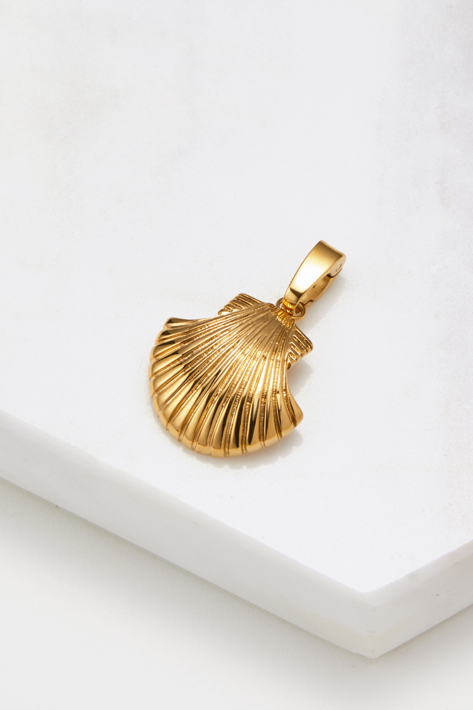 Zafino Large Shell Charm - Gold