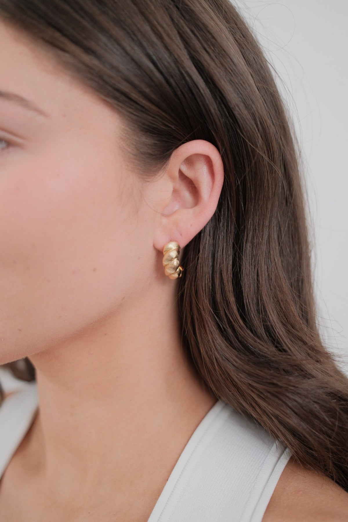 Zafino Olivia Hoop Gold detail