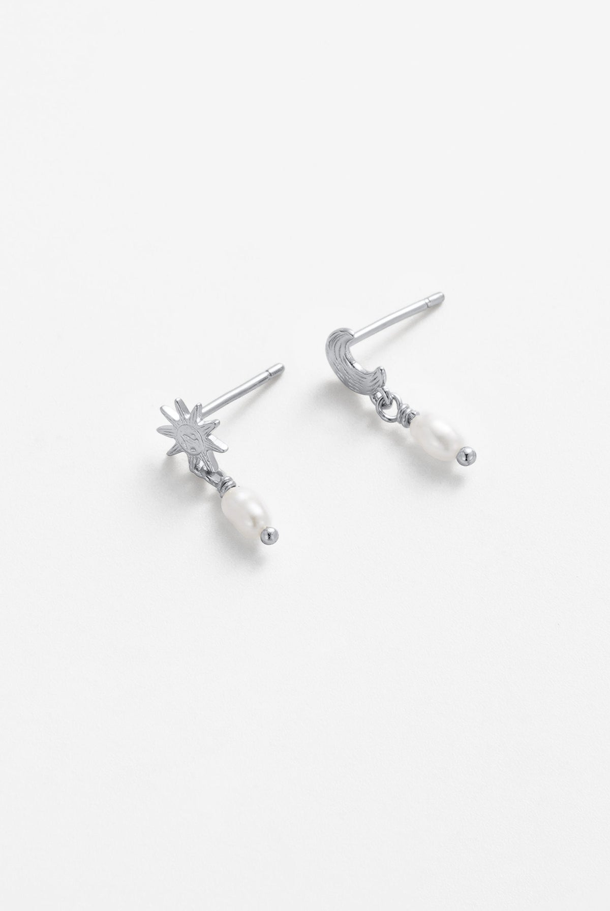 Zafino Luna Pearl Drop Earring silver detail