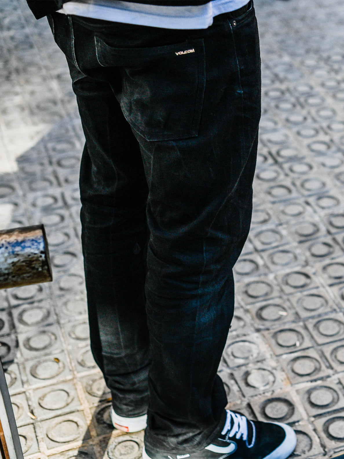 Solver Modern Fit Jean – Black on Black