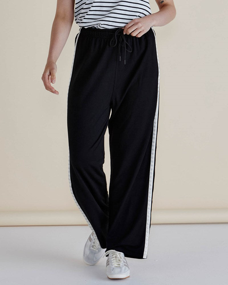 Betty Basics Evelyn Wide Leg Jogger - Black / White