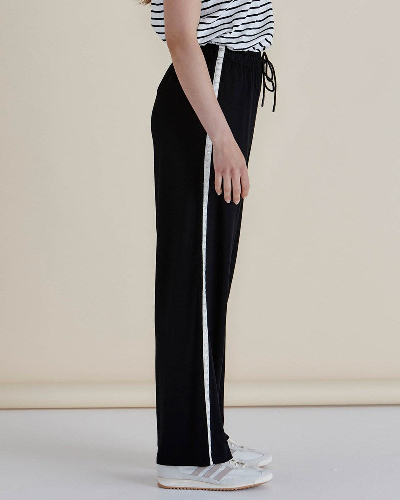 Betty Basics Evelyn Wide Leg Jogger - Black / White (view 3)