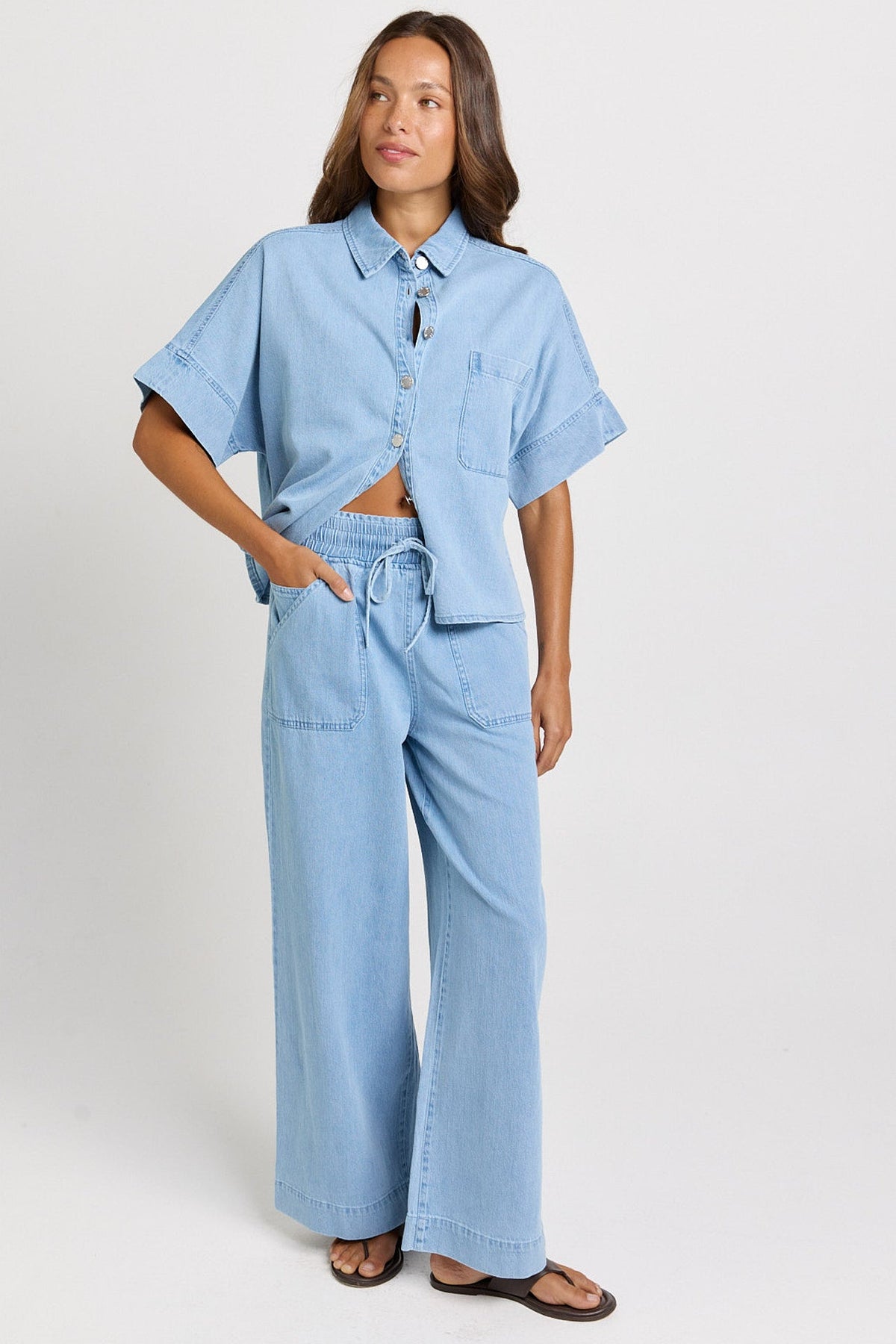 Betty Basics Saffra Relax Leg Jean in Medium Wash - detail