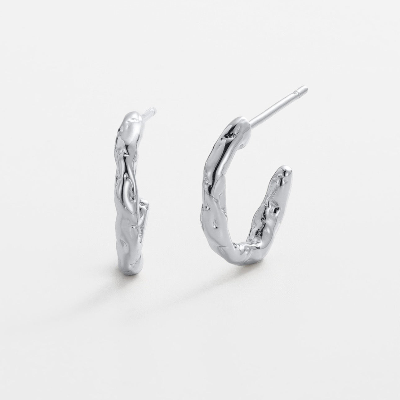 Zafino Alessia Hoop Small in Silver - detail