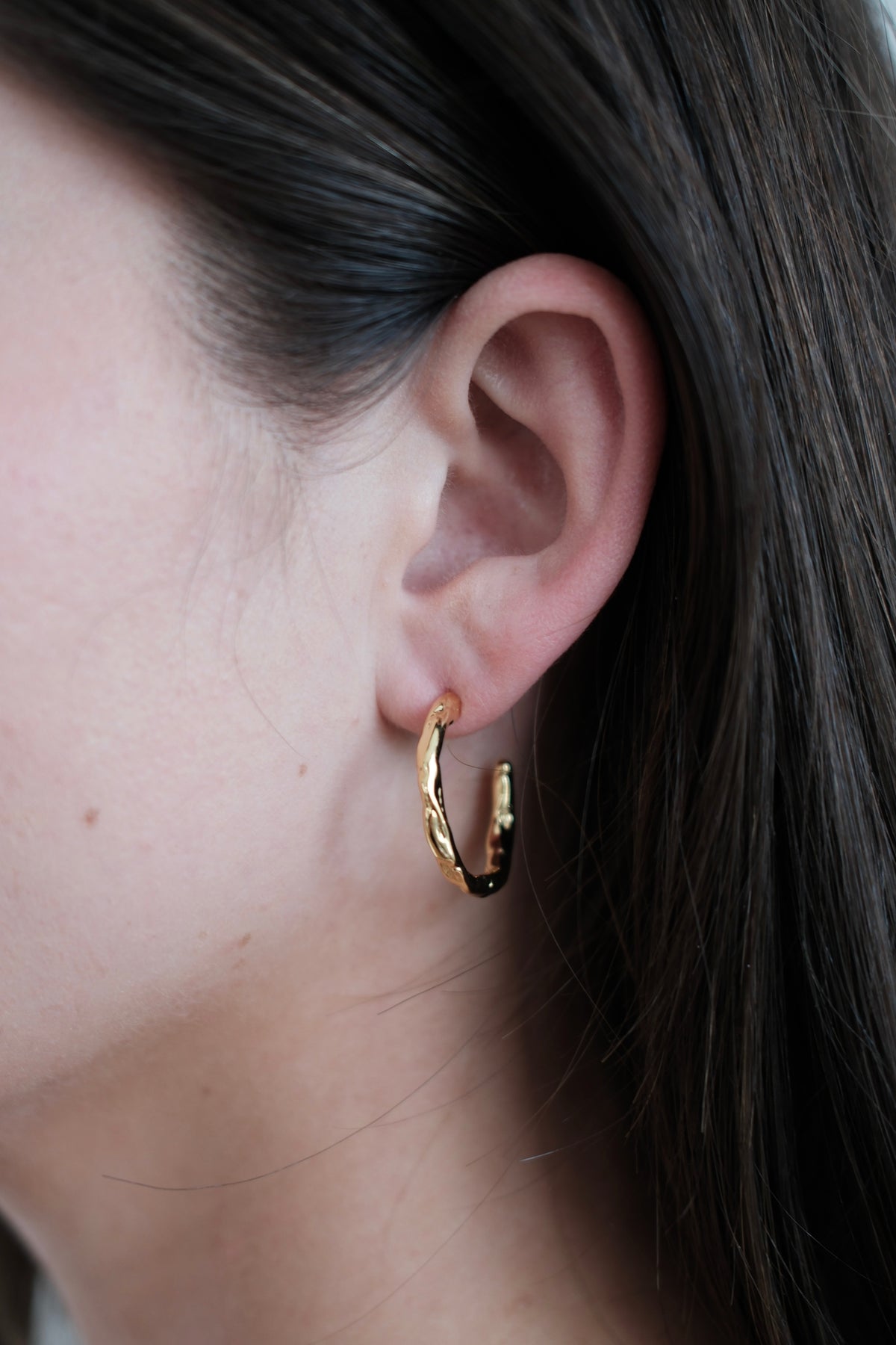 Zafino Alessia Hoop large gold worn