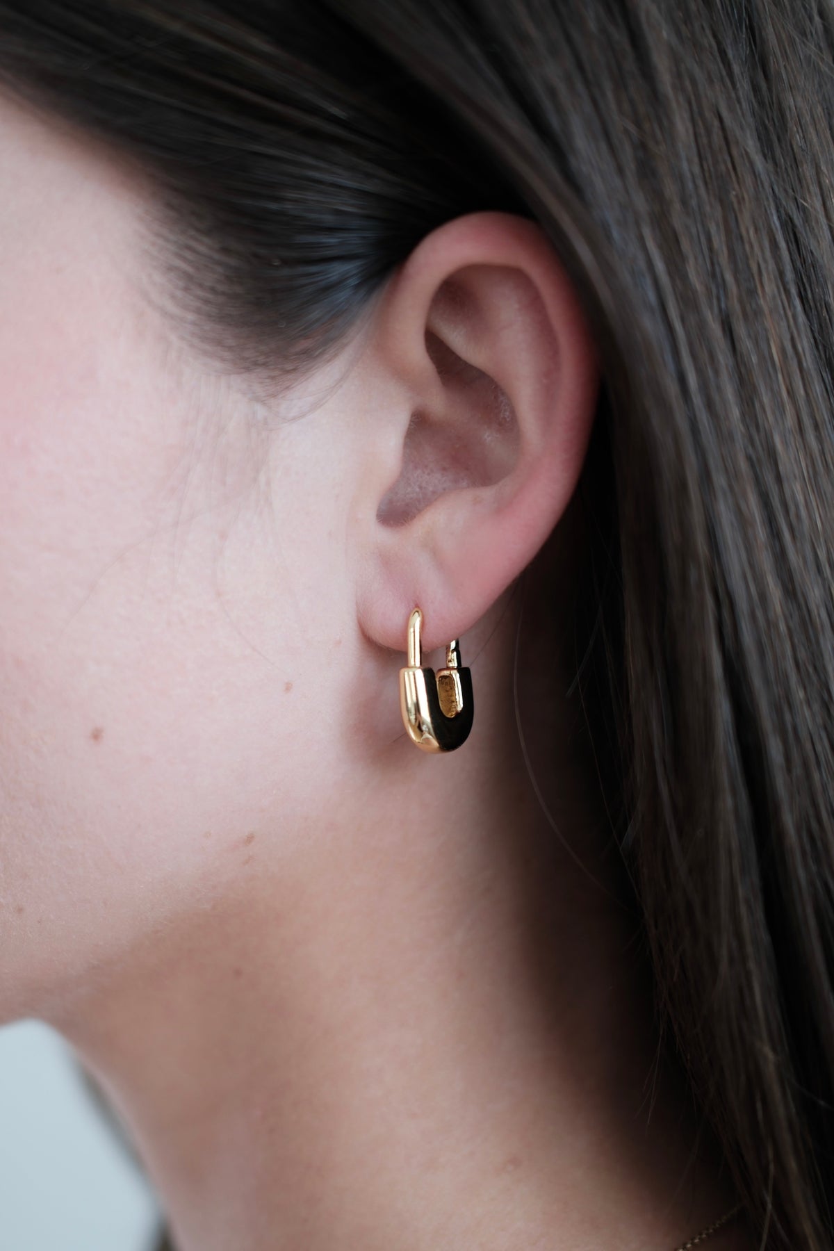Zafino Imogen Hoop gold worn