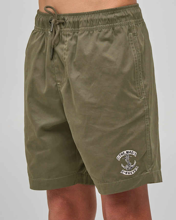 The Mad Hueys Skull Anchor youth volley short in olive