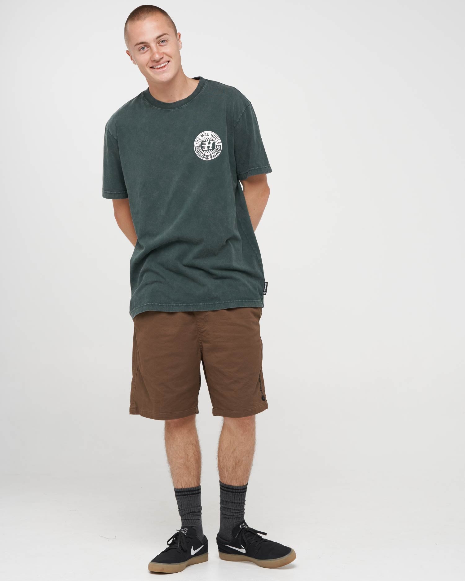 Mad Hueys Checker Hueys SS Tee in pine green washed - detail