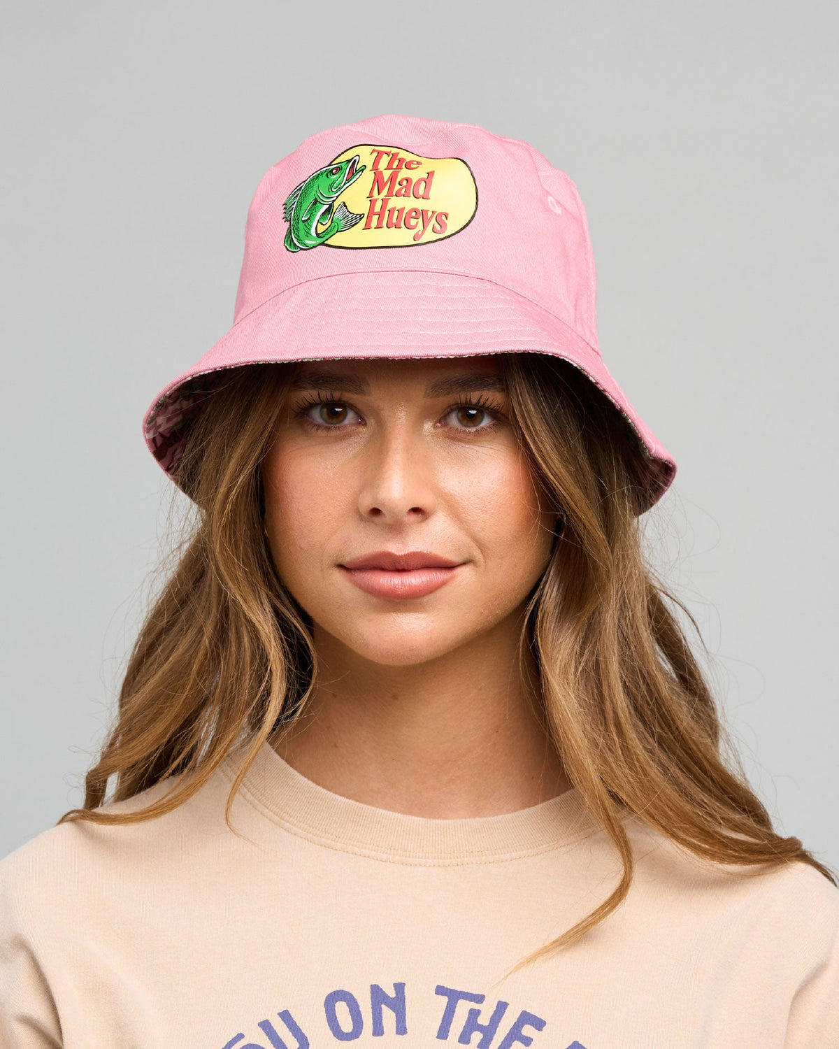 Mad Hueys Pro Hueys Womens Reversible Bucket Hat in dusty pink - front