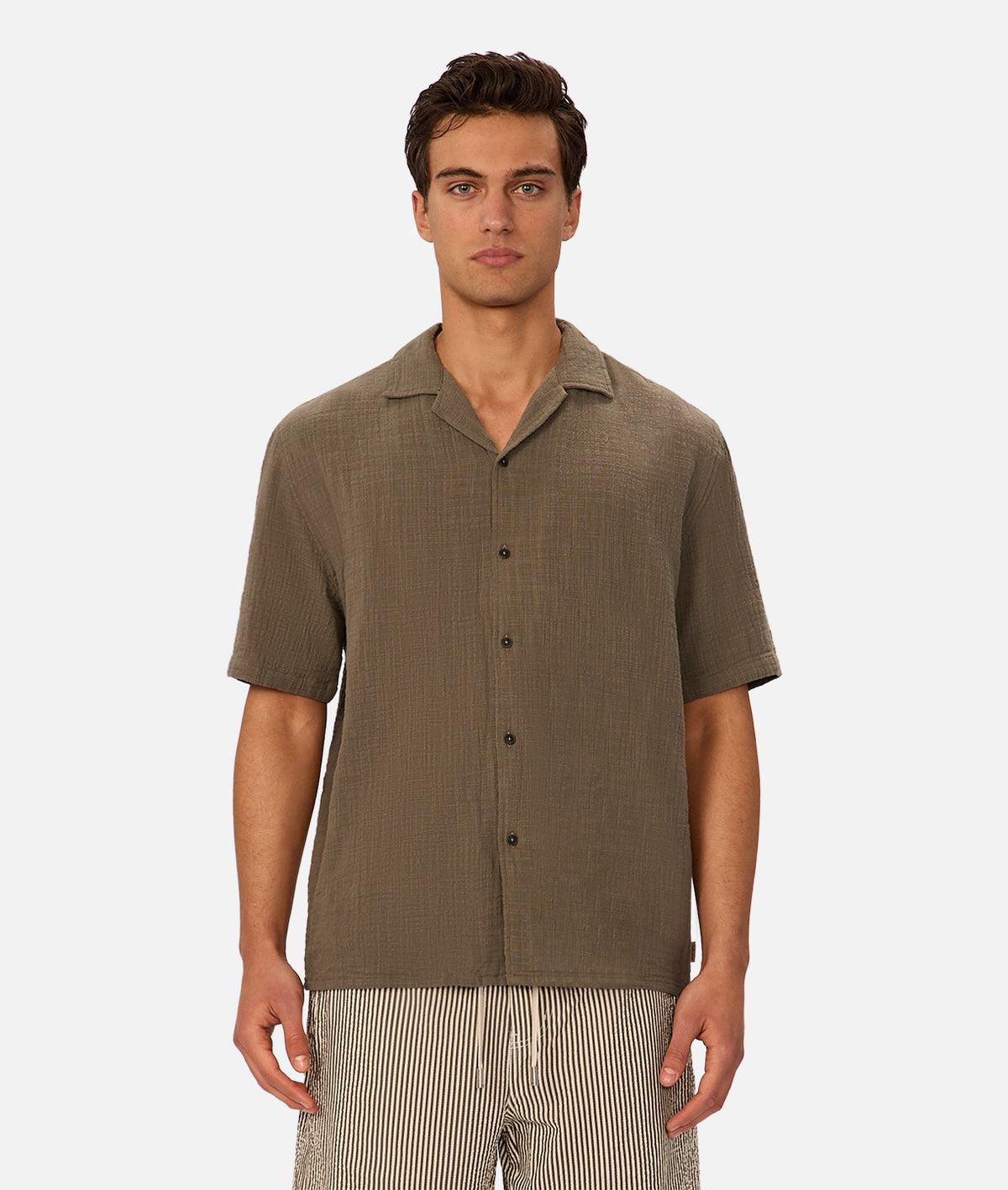 Industrie The Seguro Short Sleeve Shirt in leaf green