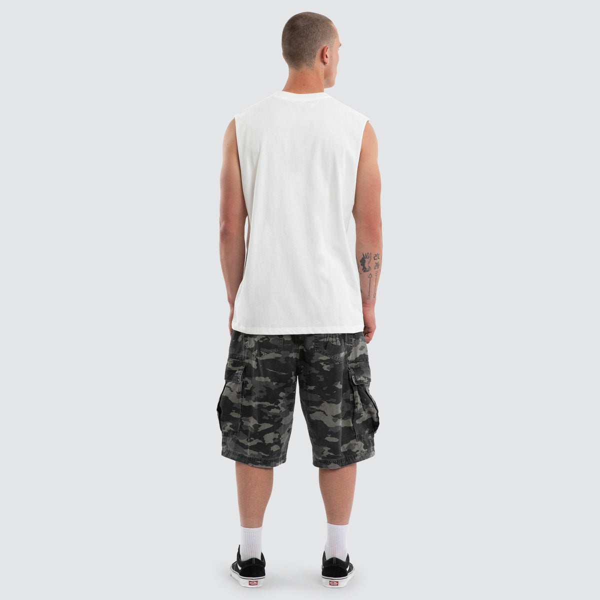 Nomadic Seashore relaxed muscle in natural white, back view