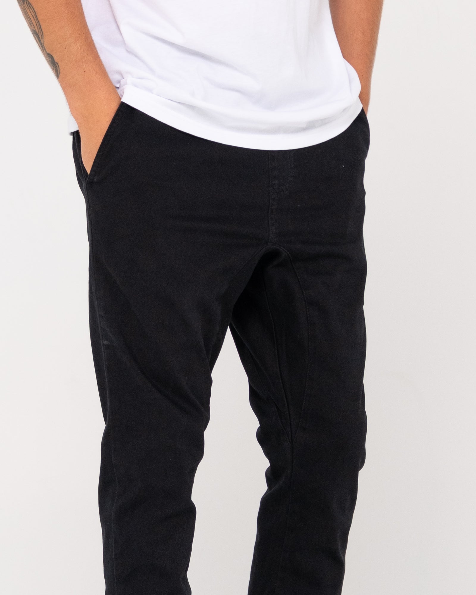 Rusty Hook Out Elastic Pant - Black (view 5)