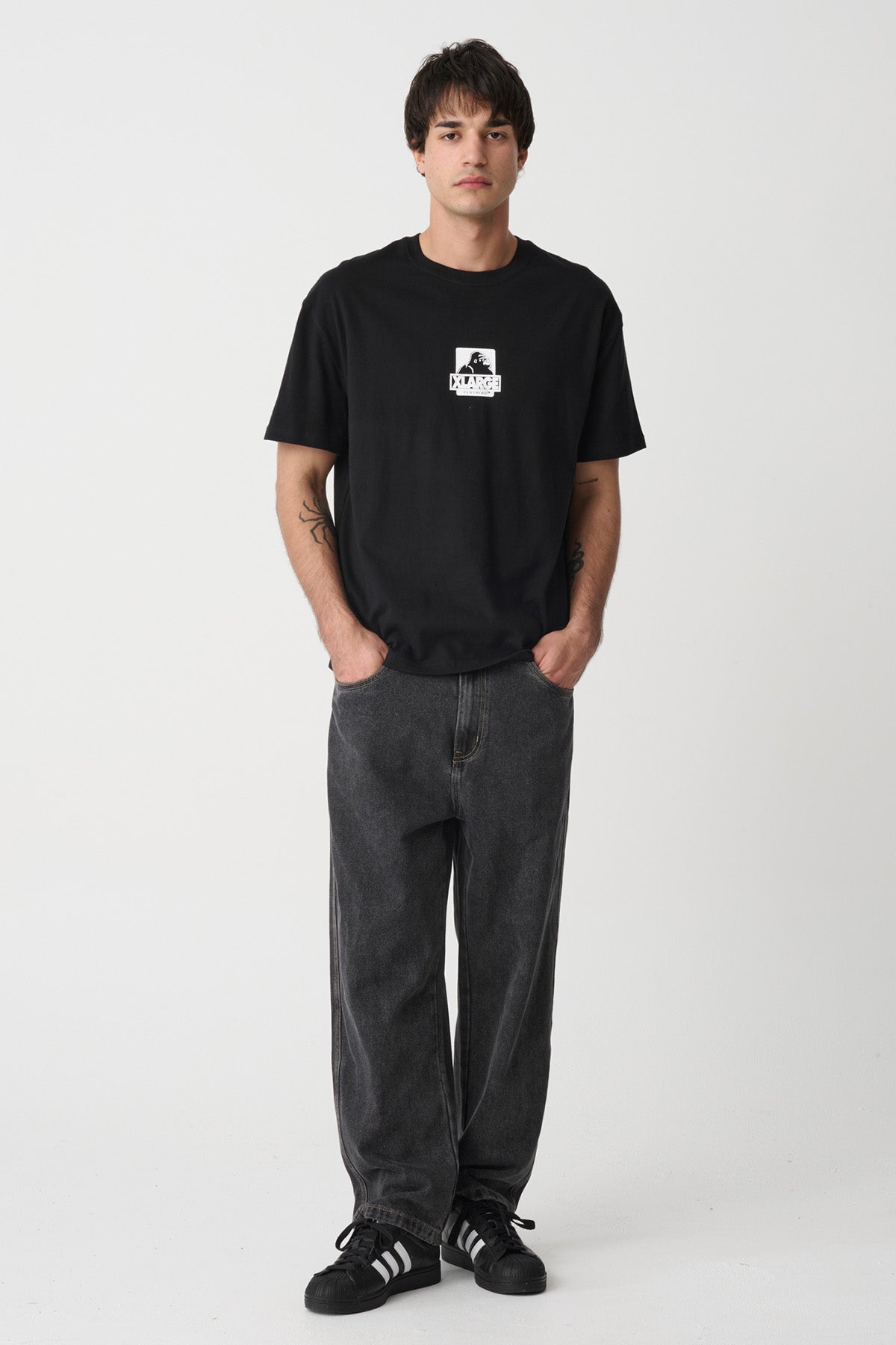XLARGE 91 SS Tee in solid black - detail
