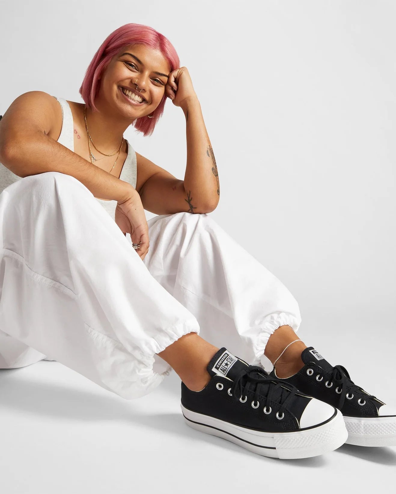 Converse Chuck Taylor Low Top Canvas Lift - Black (view 2)