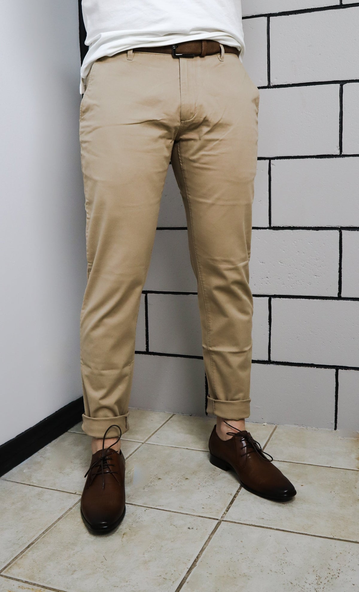 Nickel Links Chino in sand