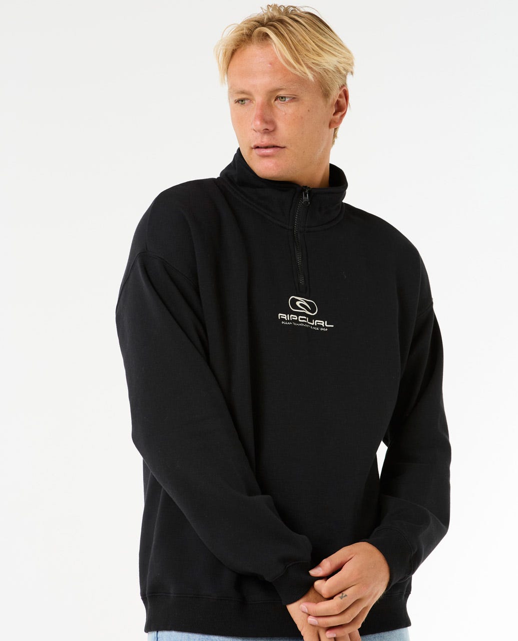 Pill Icon 1/4 Zip Crew - Black - Catani Clothing