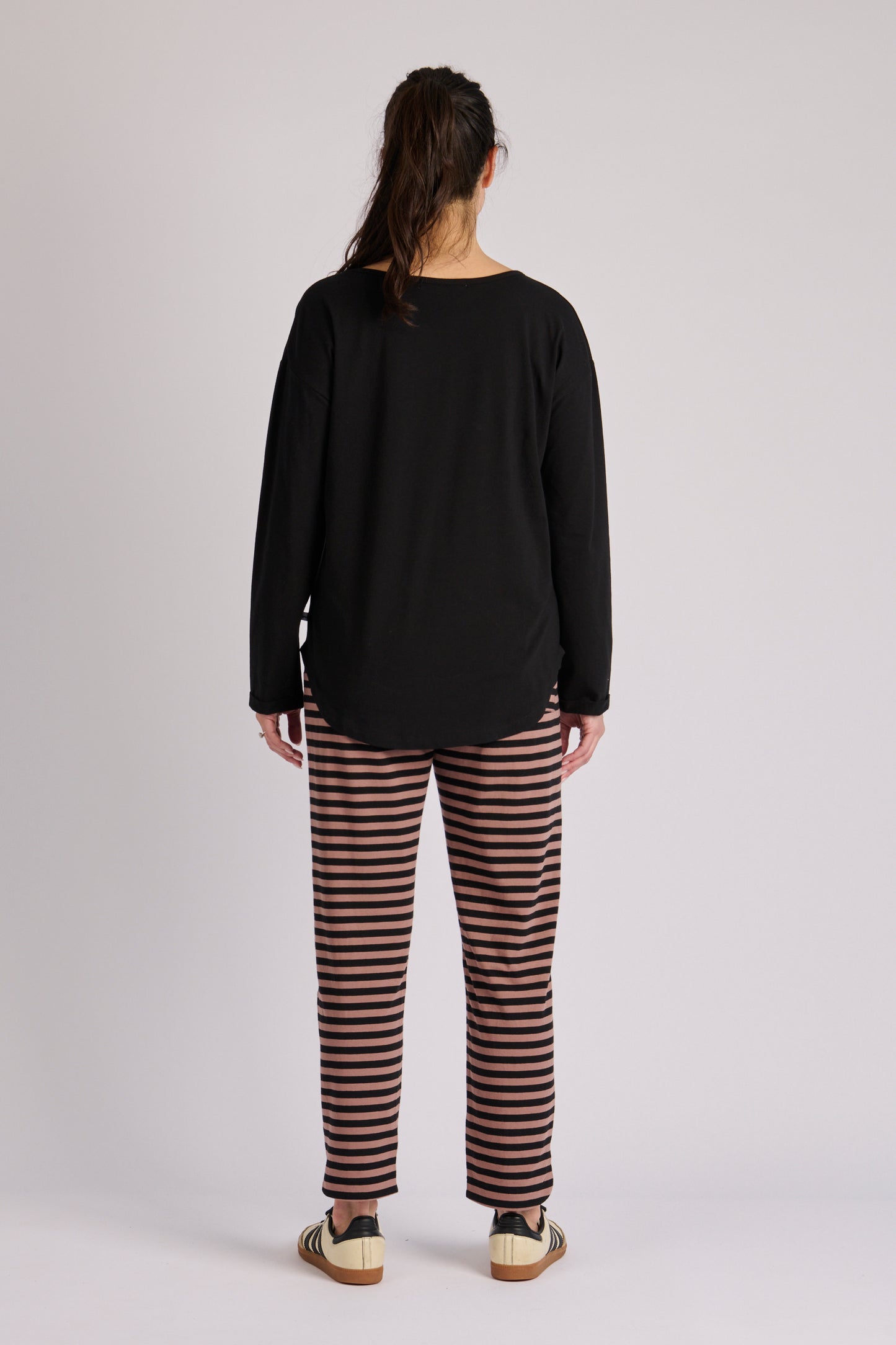 One Ten Willow Cuff Sleeve Scoop Hem Tee - Black (view 4)