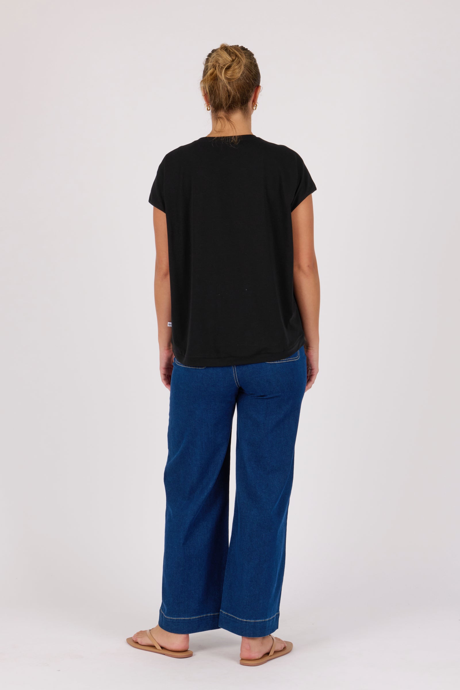 One Ten Willow Placement Print Shell Tee - Black Falling Hearts (view 3)