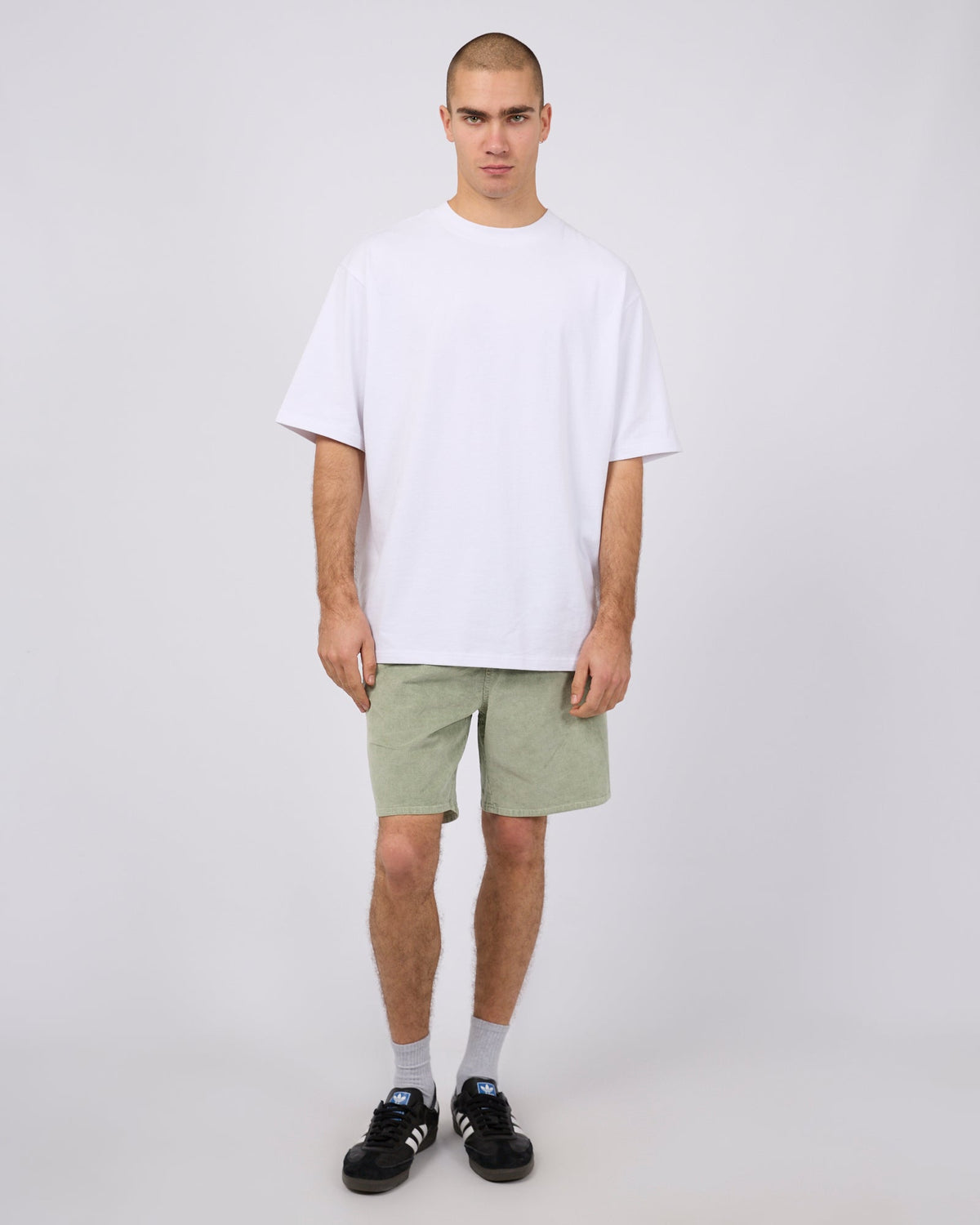 Silent Theory Cord Short Light Green worn