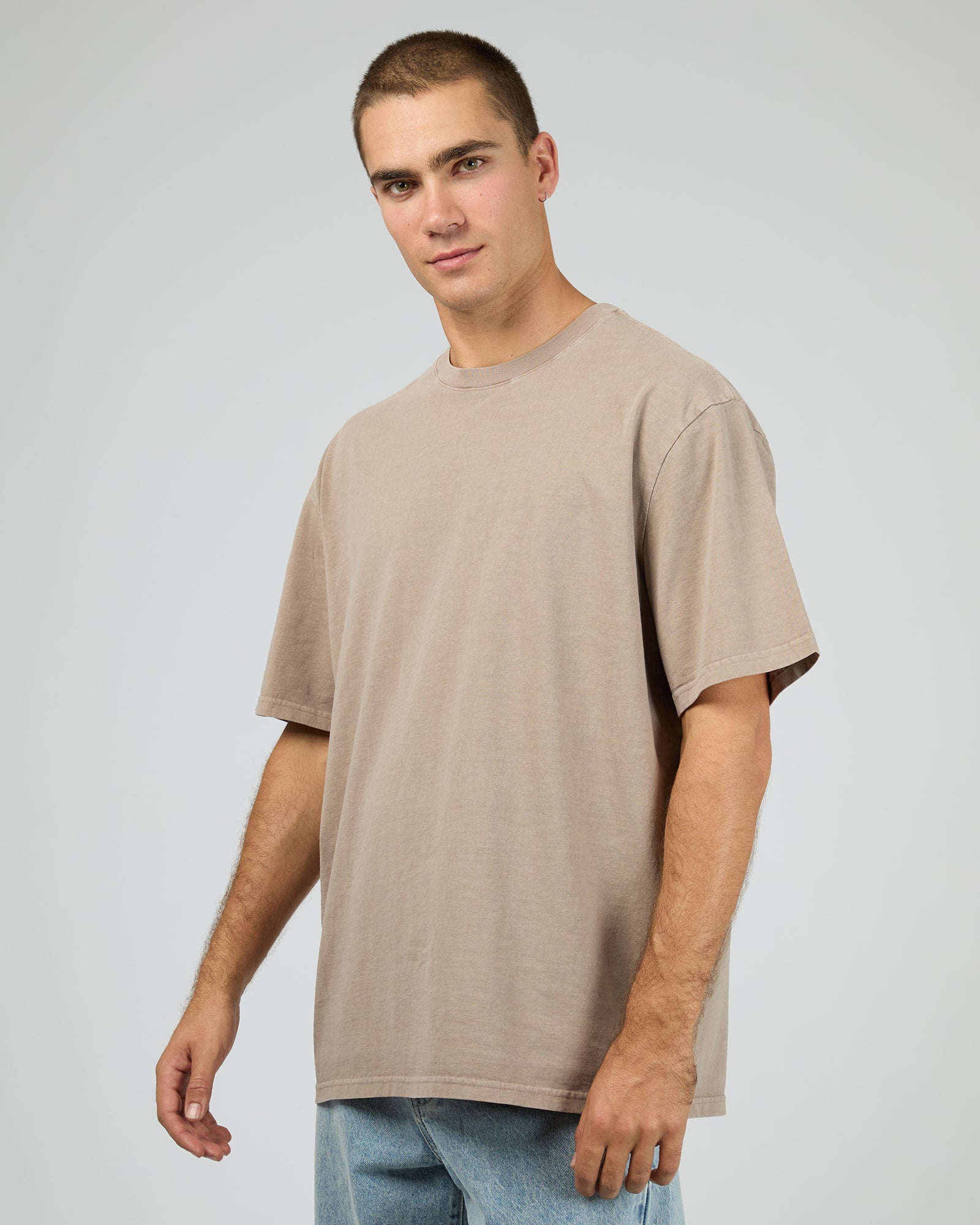 Silent Theory Essential Fit Tee Mushroom - worn on model