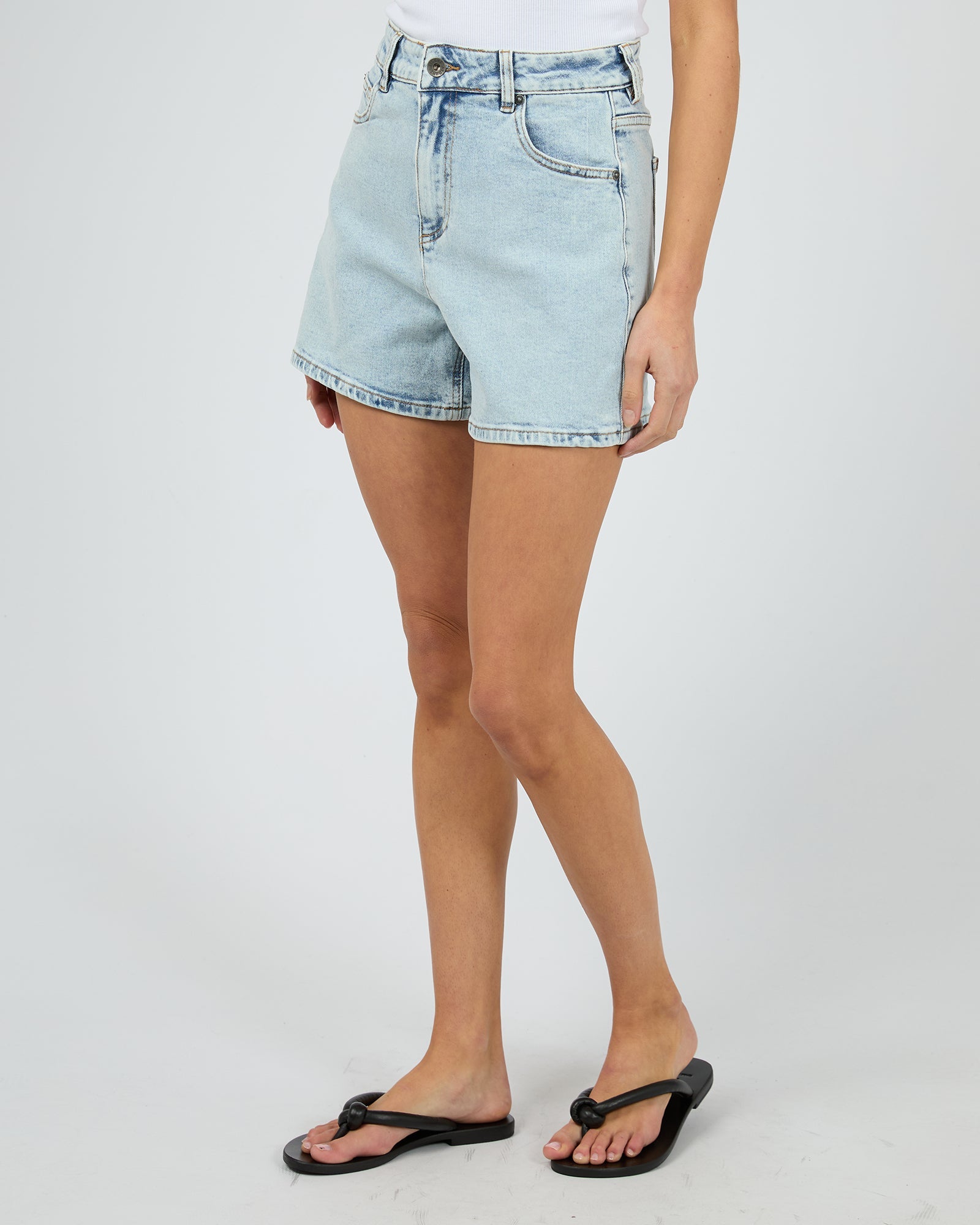 Silent Theory Kyia Short Comfort Bleach - worn on model