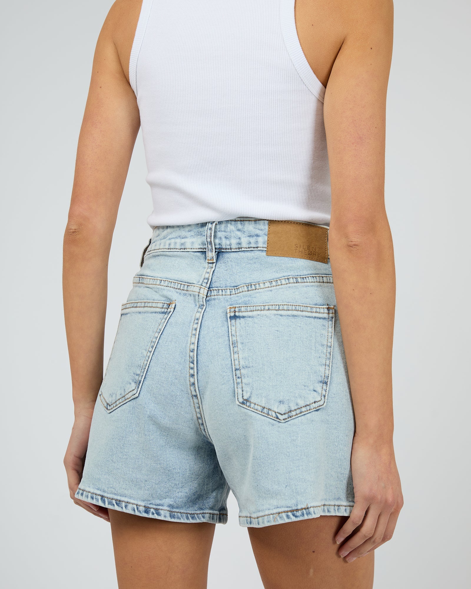 Silent Theory Kyia Short Comfort Bleach - worn on model side view