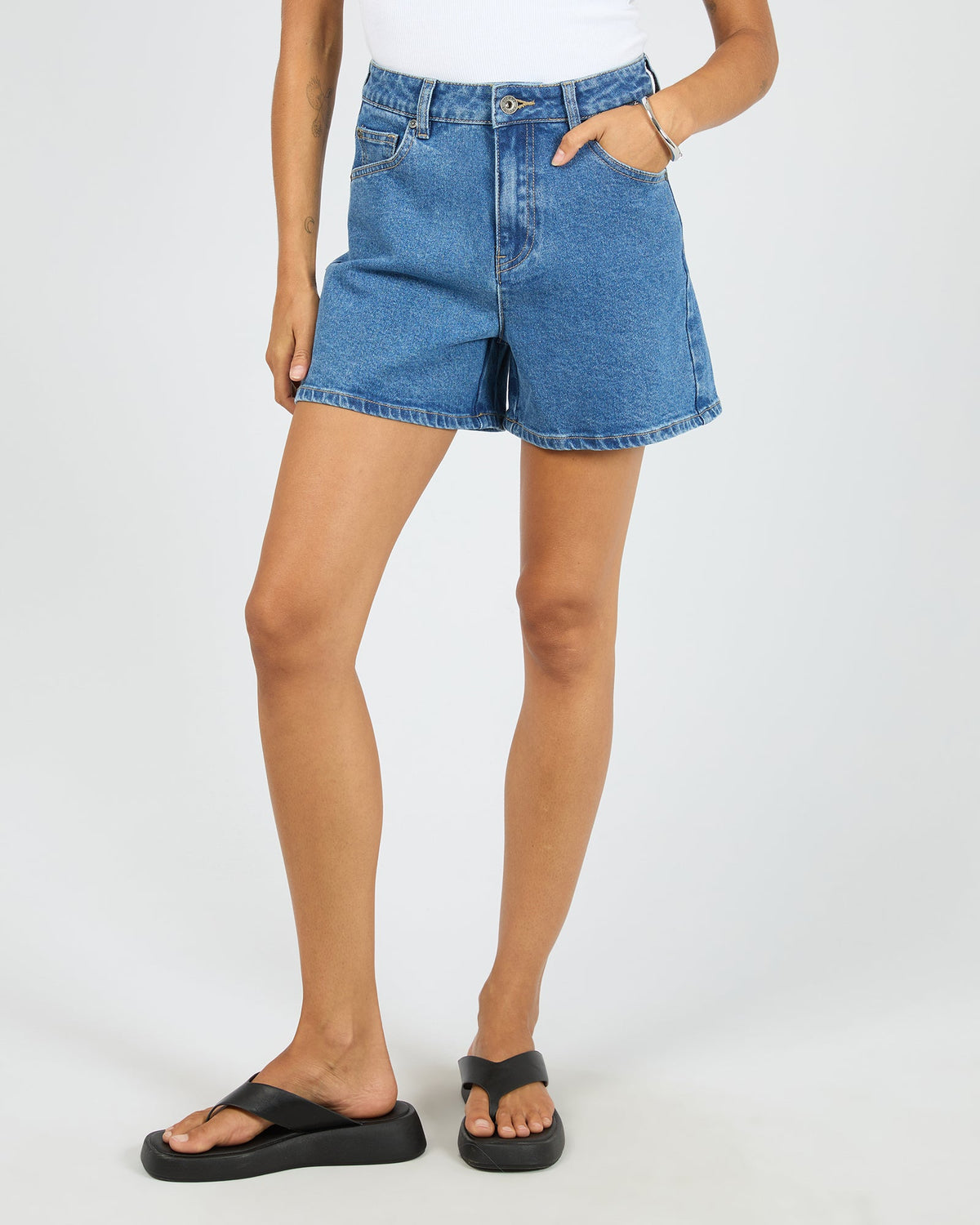Silent Theory Kyia Short Comfort Mid Blue front