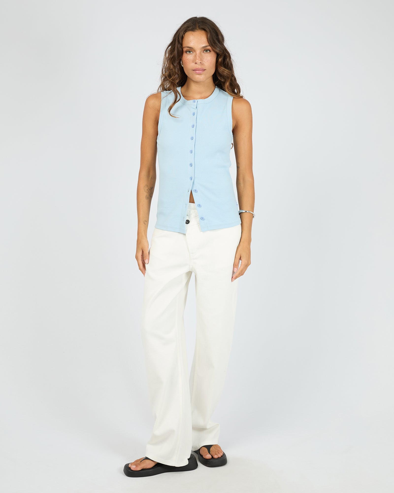 Silent Theory Button Up Tank in light blue - detail