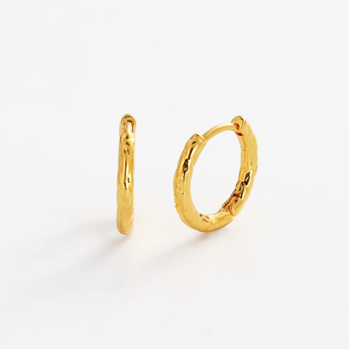 Zafino Lily Hoop Small Gold detail