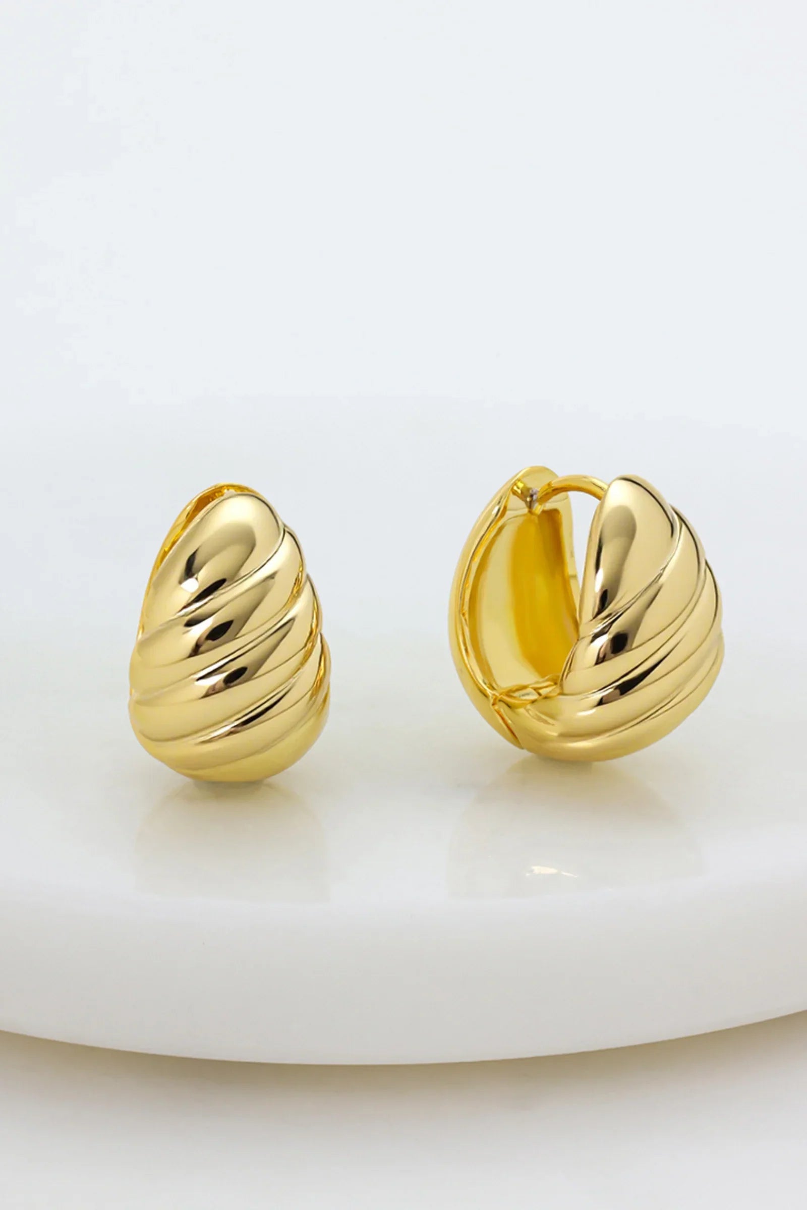 Zafino Bronte Hoop in Gold - detail