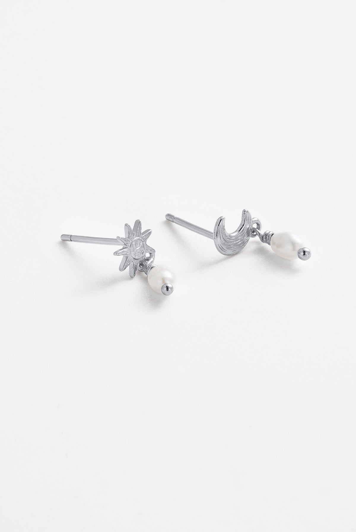 Zafino Luna Pearl Drop Earring silver worn