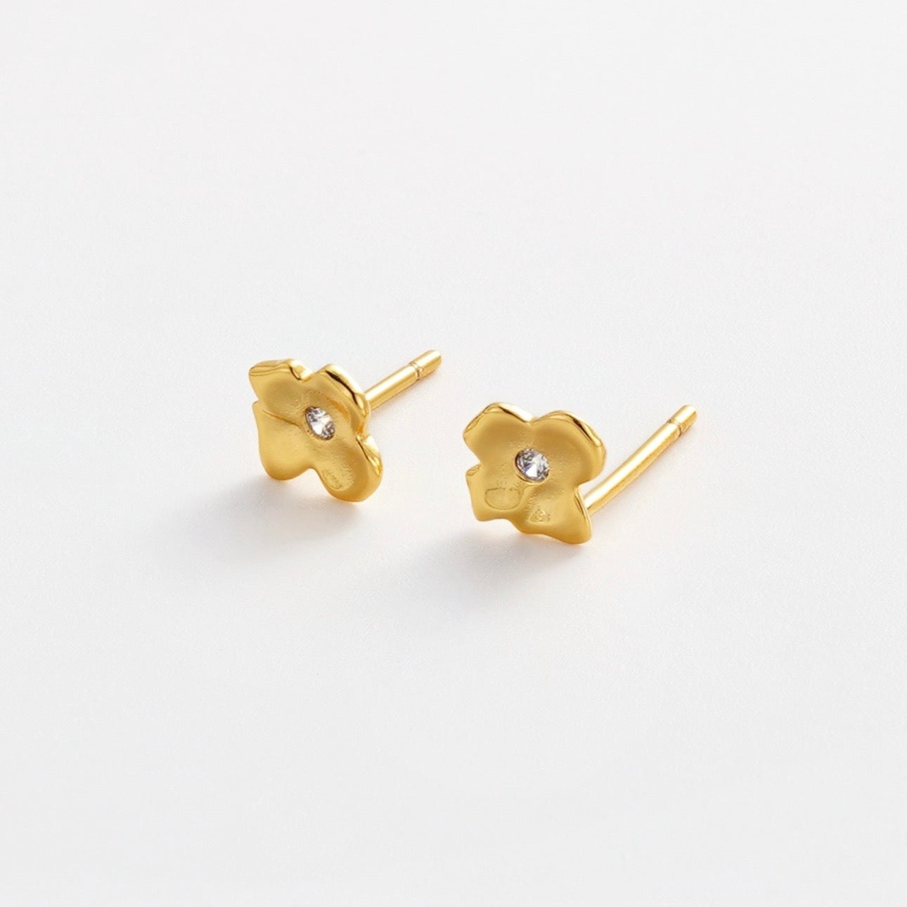 Zafino Fleur Stud in Gold