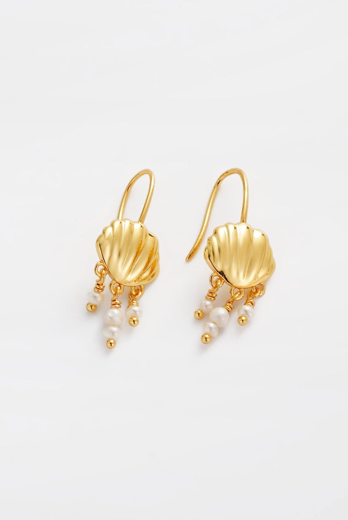Zafino Goldie Hook Earring gold detail