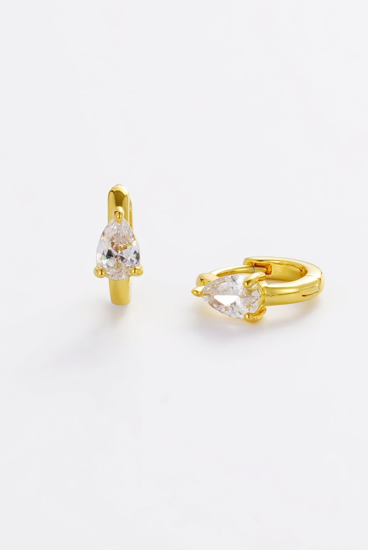 Zafino Esther Huggie in Gold - detail