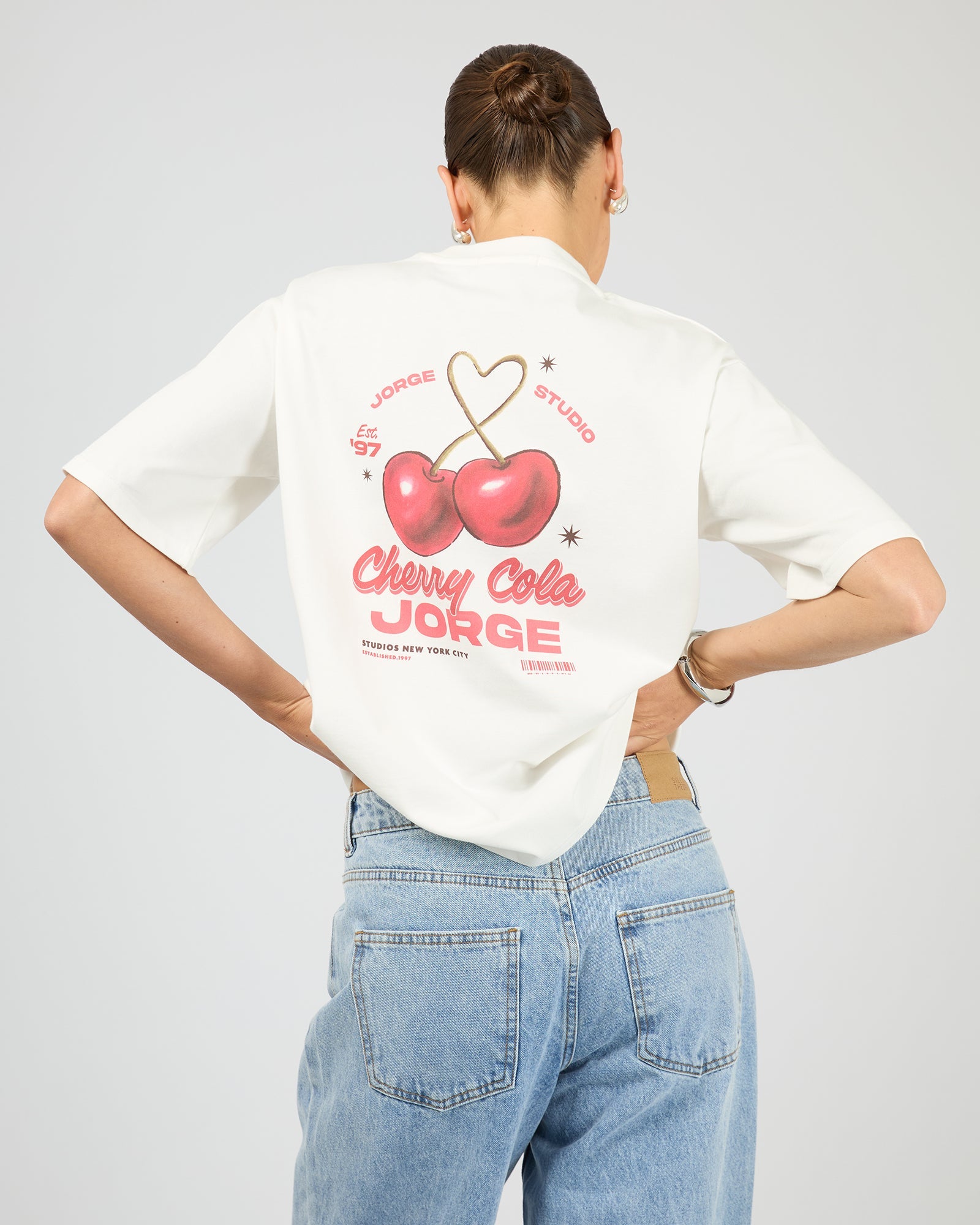 Jorge Cherry Cola Tee in vintage white - detail