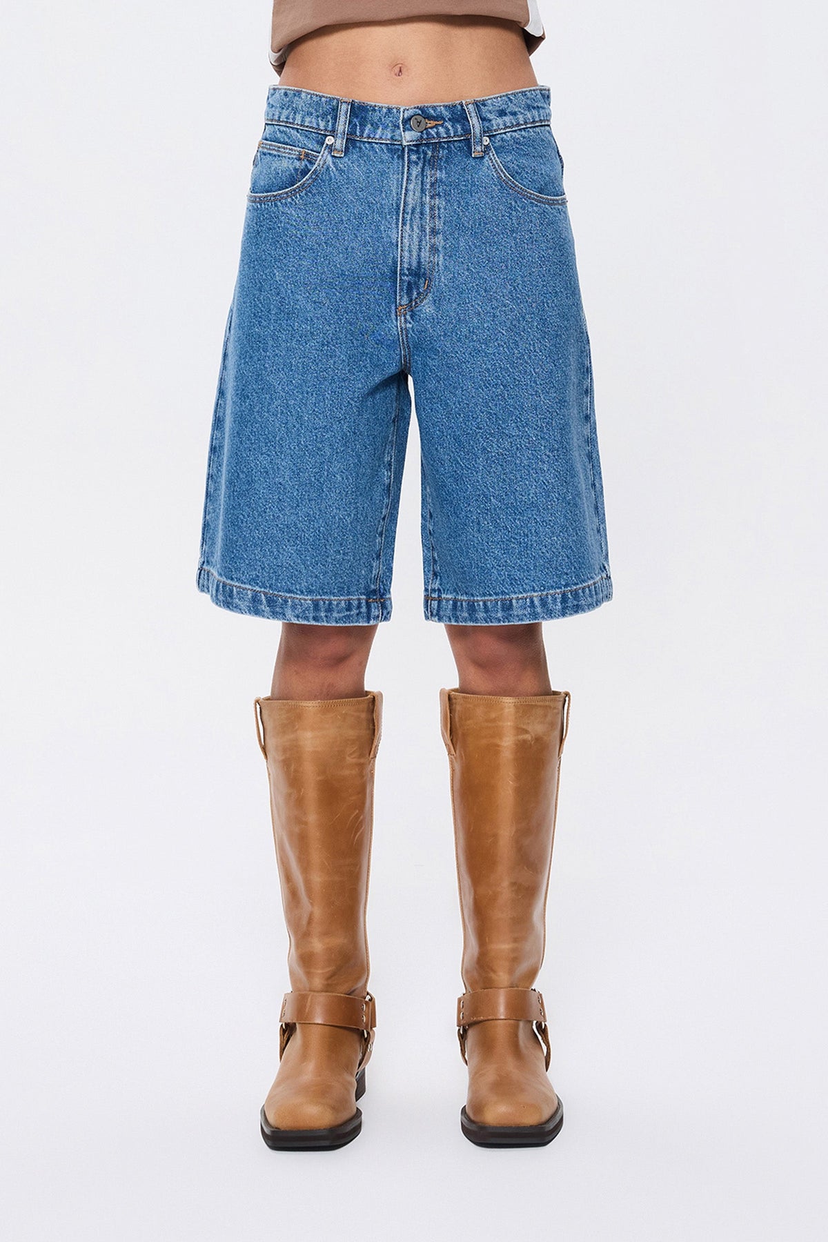 Abrand 95 Bermuda Short in Lulu mid blue denim, front view