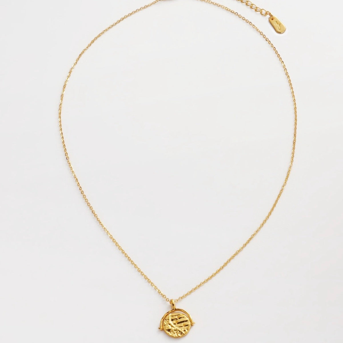 Zafino Luna Pendant Necklace Gold detail