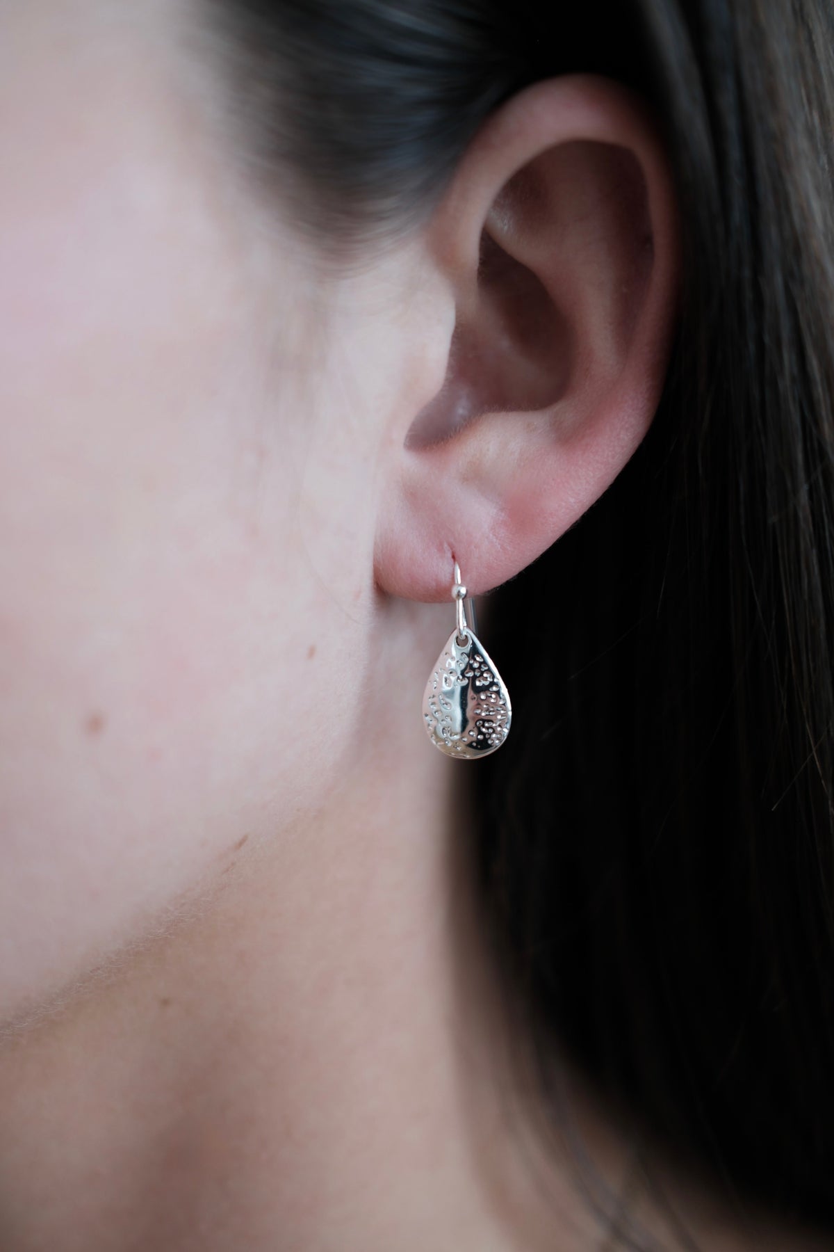 Zafino Neve Hook Earring silver worn