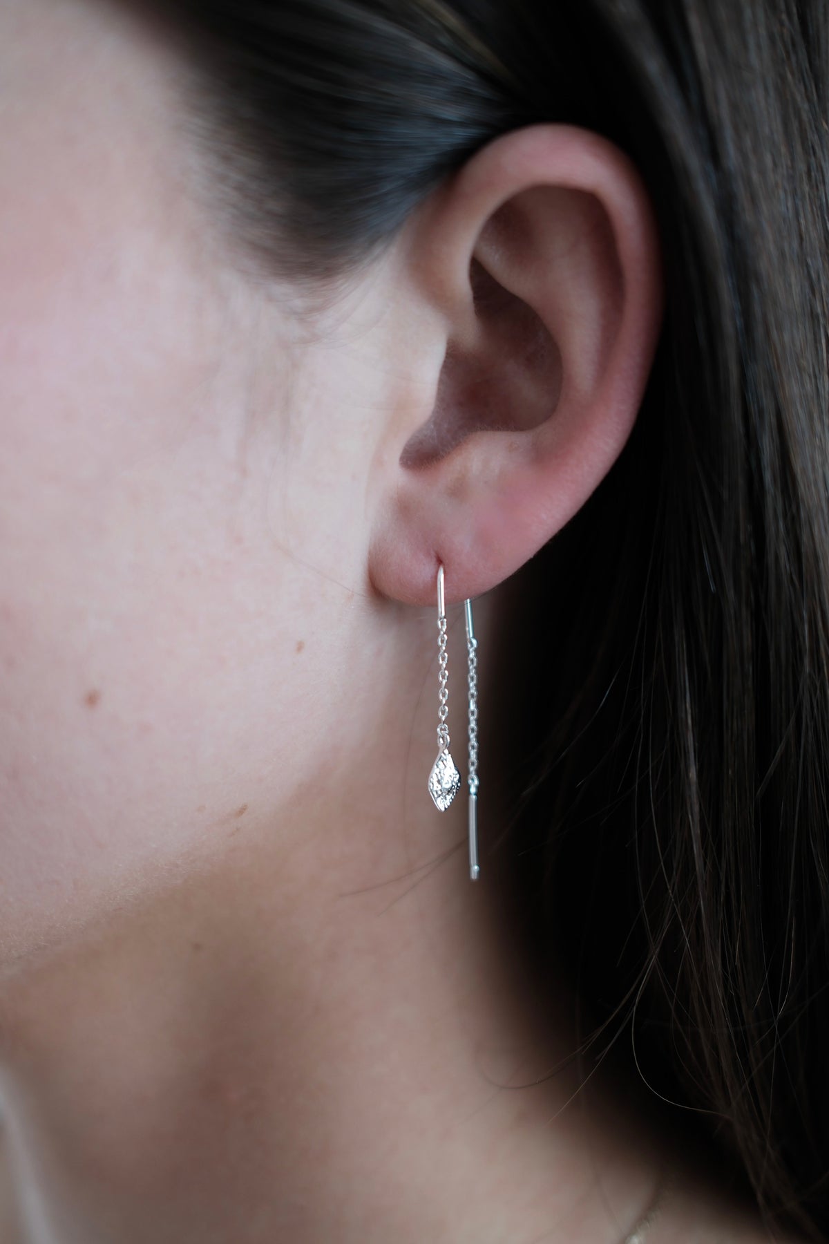 Zafino Eden Thread Earring silver worn