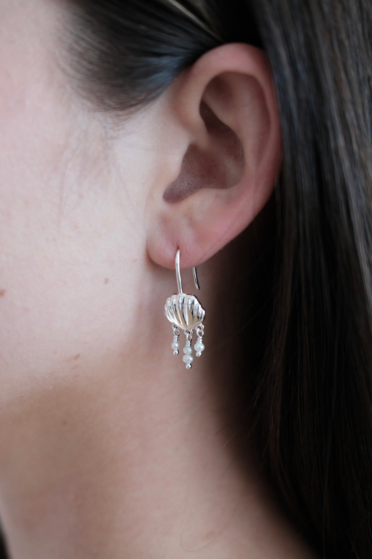 Zafino Goldie Hook Earring silver worn