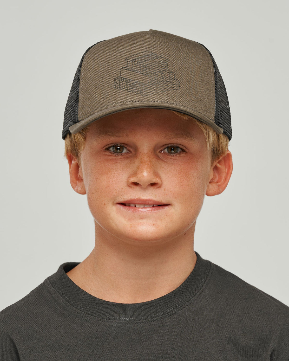 The Mad Hueys Hueys Letter youth trucker cap in olive