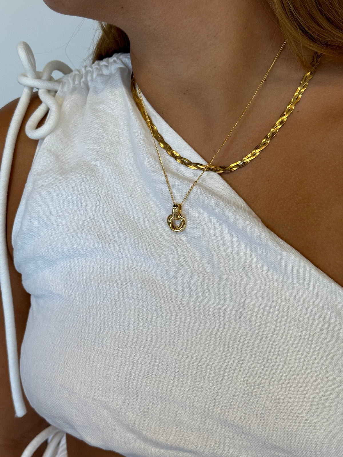 Zafino Poppy Necklace - Gold (view 3)